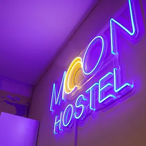  Hostel Moon